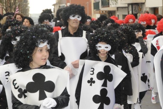 L'AMPA de l'Escola La Immaculada va guanyar un dels premis de la Rua, valorat en 400 euros, amb la carrossa i la comparsa "Alícia al país de La Immaculada"