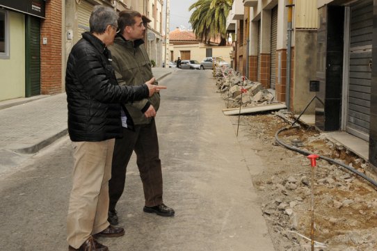 El regidor de Via Pública, Aleix Canalís, supervisant les obres del carrer de Roger de Llúria