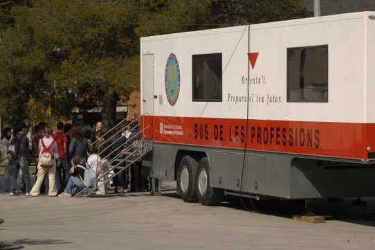 Una visita anterior del Bus de les professions a Castellar del Vallès