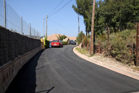 Imatge del carrer del Martiri després dels treballs de pavimentació que s'hi han dut a terme