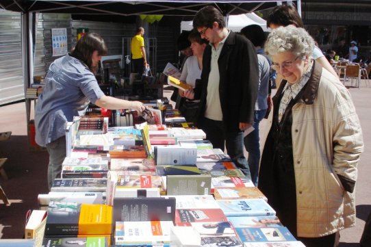 La Fira del llibre és un dels principals atractius de la Festa de Sant Jordi