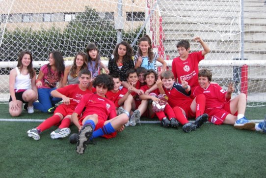 Alumnes de 6è de primària de l'escola Mestre Pla que han participat al torneig