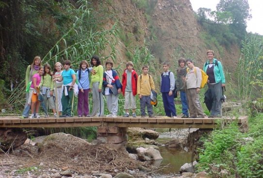 Imatge d'una sortida al riu Ripoll dins les propostes de la Guia Didàctica del curs 2010-2011