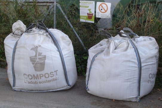 El Consorci de Residus reparteix compost a la Deixalleria Municipal i als horts del Boà