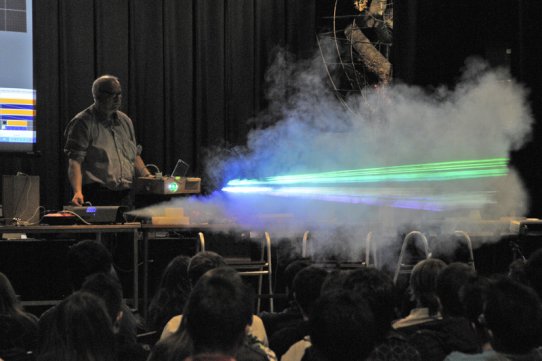 Un moment de l'espectacle "La Física de la Química", d'Adolf Cortel