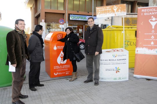 El regidor de l’Àrea de Territori, Aleix Canalís, el president del Consorci per a la Gestió de Residus del Vallès Occidental, Joan Carles Sánchez, la vicepresidenta del Consorci, Eva Herrero, i l’alcalde de Castellar, Ignasi Giménez