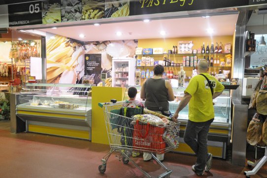 Una de les parades de nova obertura al Mercat municipal