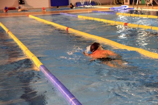 Per completar el triatló s'hauran de nedar 500 metres a la piscina del complex