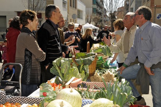 El carrer Sala Boadella, durant la fira de proximitat que es va celebrar dissabte 10 de març