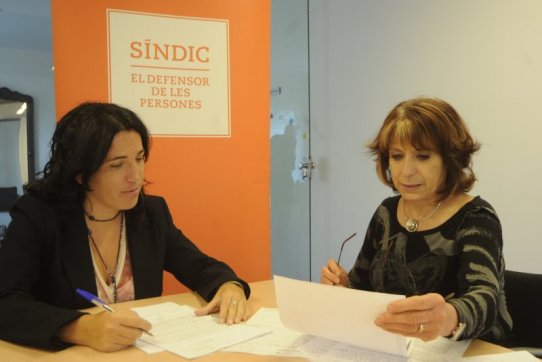 Imatge d'una de les visites de l'equip del Síndic al municipi