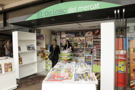 El nou quiosc del Mercat Municipal ha obert avui dilluns 21 de maig de 2012