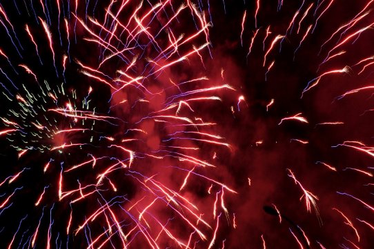 Imatge del castell de focs que va tancar dimarts la Festa Major de 2012