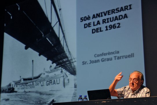 Joan Grau, en un moment de la xerrada que va oferir ahir a l'Auditori