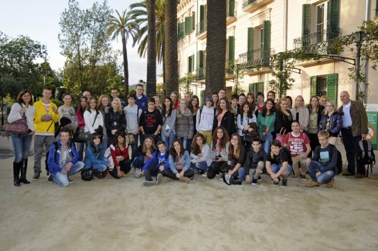 Fotografia dels alumnes durant l'acte de recepció de l'alcalde