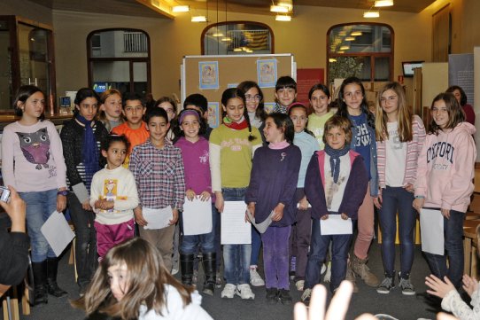 Foto de família dels lectors del Dia Mundial de la Literatura Infantil