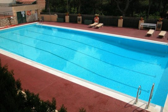 Piscina d'estiu del Casino del Racó