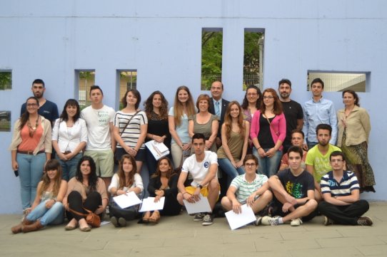 Fotos de família de tots els premiats que van assistir a l'acte