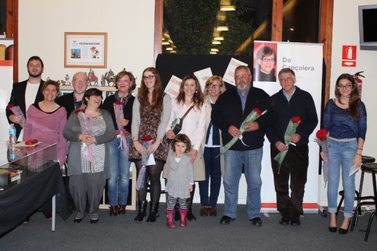 Els guardonats i els membres del jurat, en una foto de família de la Revetlla de Sant Jordi